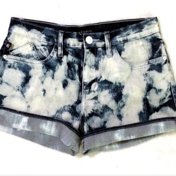 Acid washed high waisted denim shorts bleached out - Picture 4 of 7
